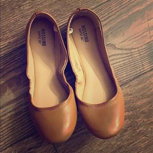 Camel ballet flats